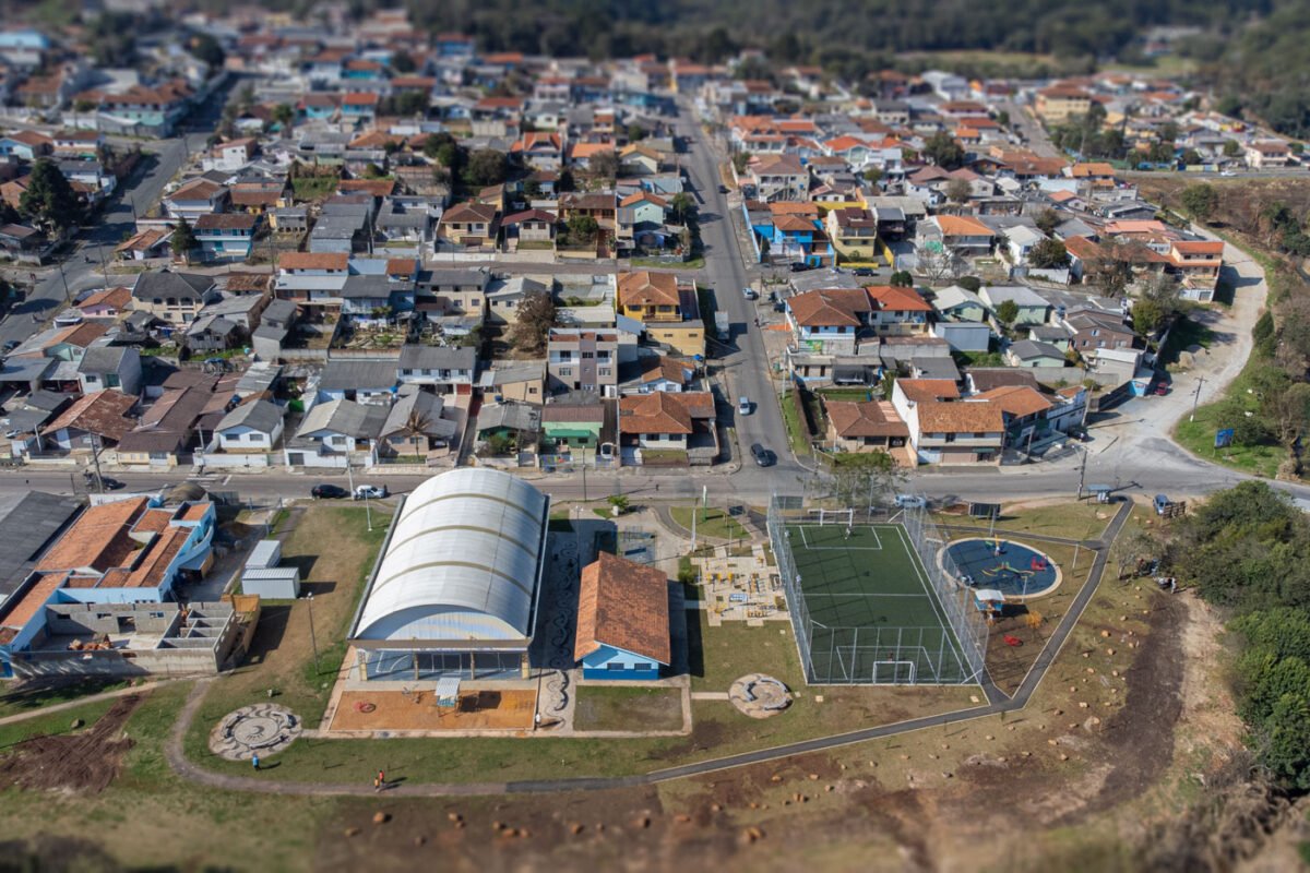 Campo Magro ganha nova quadra esportiva  coberta